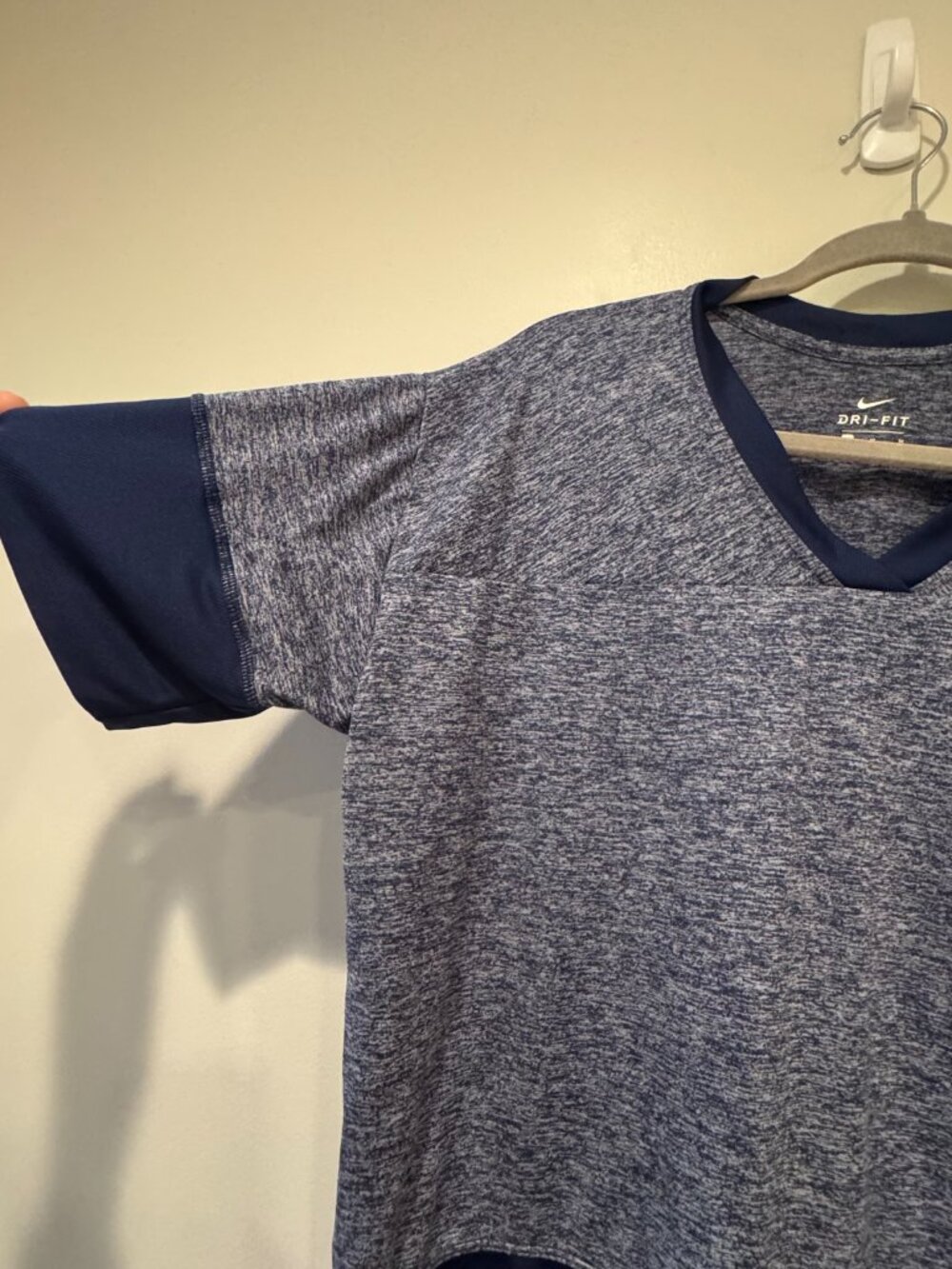 Nike Dri-FIT Heather Blue V-Neck Tee – Women’s M 💙🔥 - Picture 5 of 9